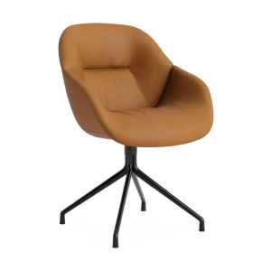 AA283-A108-AA36-02AS_AAC121SoftSensecognac_blackbase.jpgv1777548809 HAY About a Chair AAC 121 Soft eetkamerstoel Sense Cognac swivel zwart