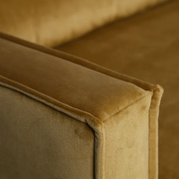 e97ac98bd4d2f347.jpgv1776155351 WOOOD Rodeo daybed links velvet Okergeel